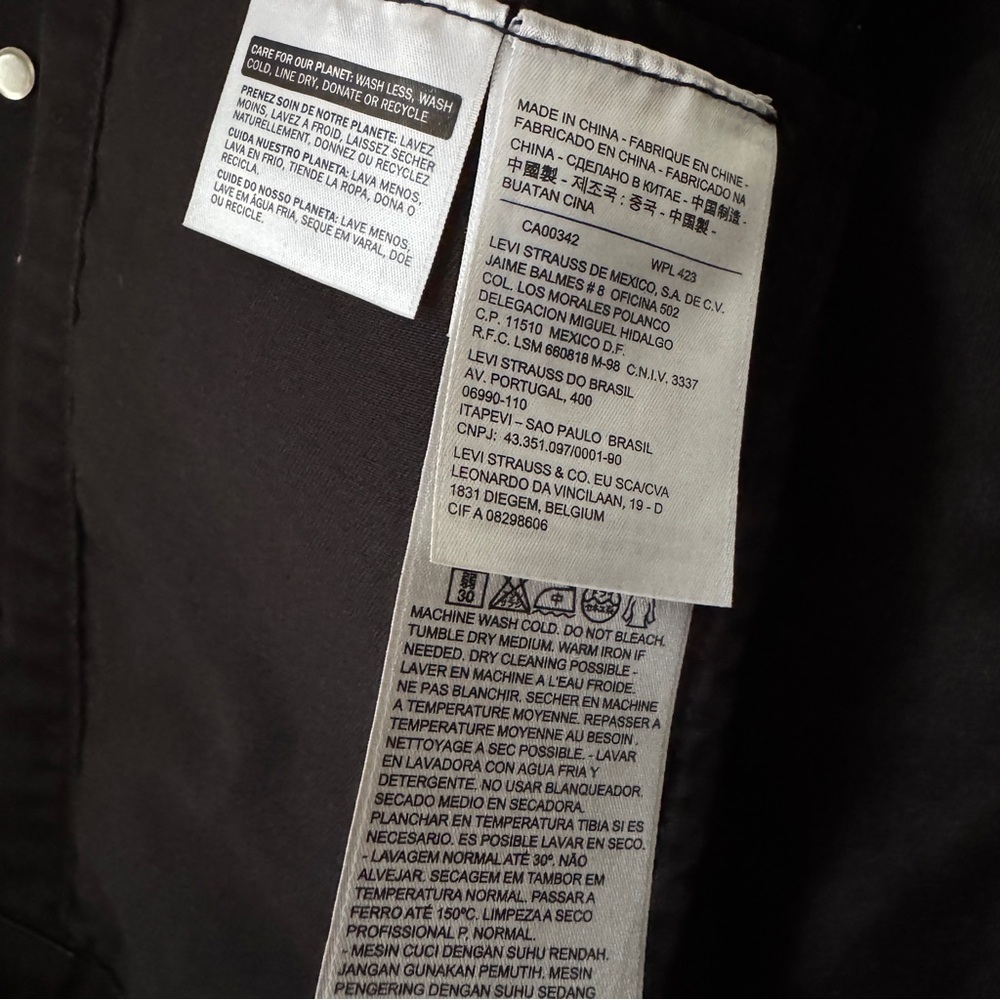 Levi's Commuter Trucker Jacket in Black Stretch Twill - Picture 5 of 8